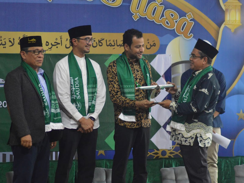 Saudia Airlines Berbagi Kebaikan dengan Mengadakan Iftar Ramadan di 11 Masjid di Indonesia